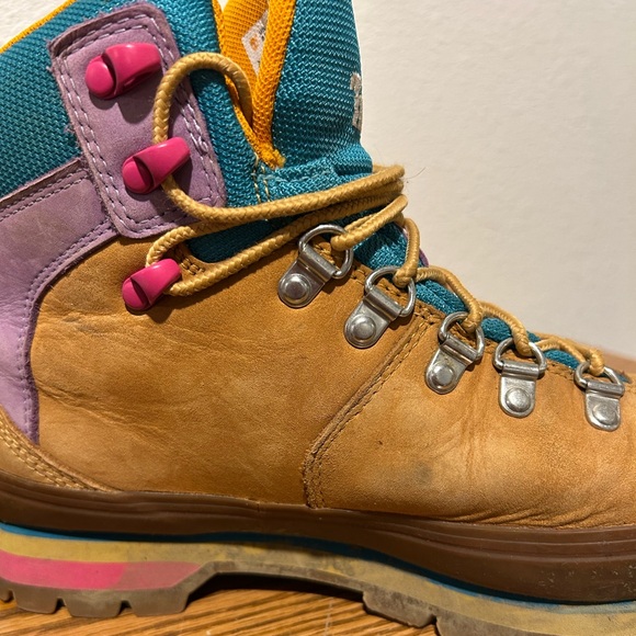 Timberland Tan and Teal Hiking Boots - Picture 6 of 15